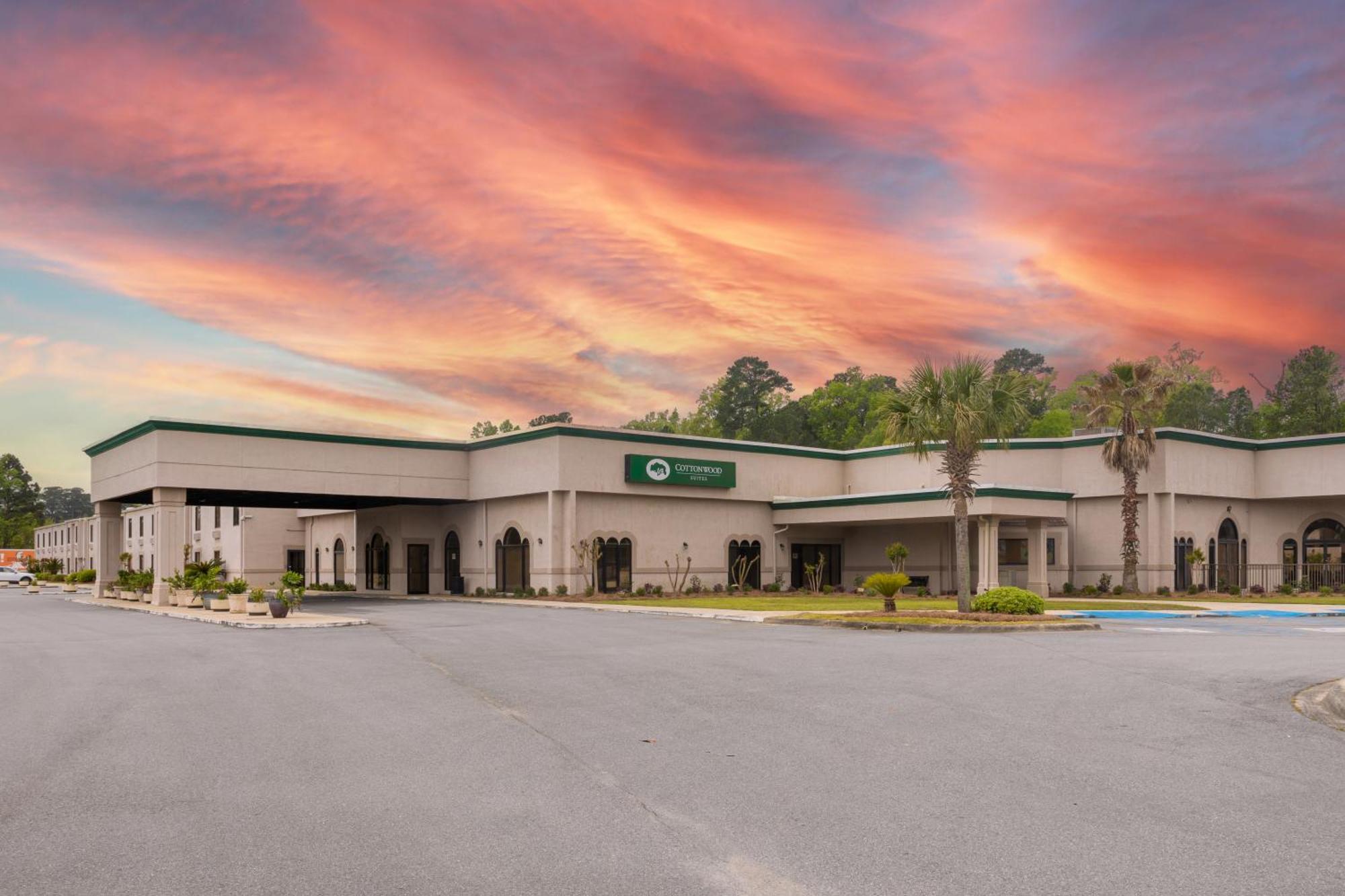 Cottonwood Suites Savannah Hotel & Conference Center Pooler Dış mekan fotoğraf
